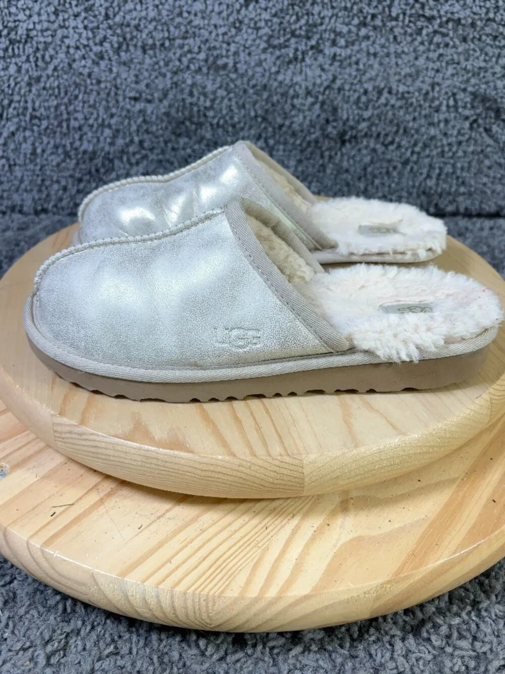 UGG Keegan Metallic Slippers Kids Size 5 Gold Plush Lined Casual Comfort Shoes